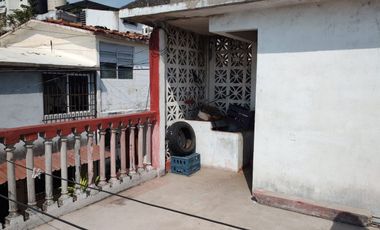Casa dos niveles, El Coloso