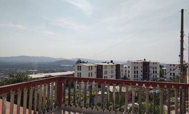 Casa dos niveles, El Coloso