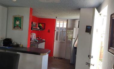 Fracc. Joyas del Marques, Casa dos niveles con alberca