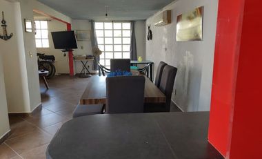 Fracc. Joyas del Marques, Casa dos niveles con alberca