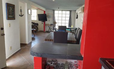 Fracc. Joyas del Marques, Casa dos niveles con alberca