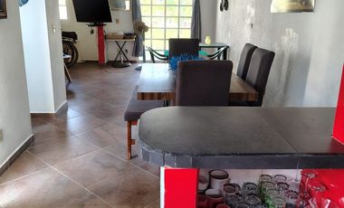 Fracc. Joyas del Marques, Casa dos niveles con alberca