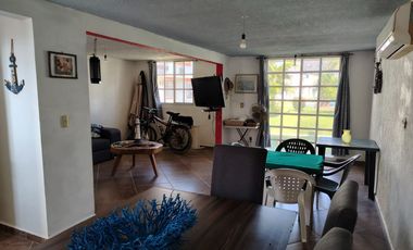Fracc. Joyas del Marques, Casa dos niveles con alberca