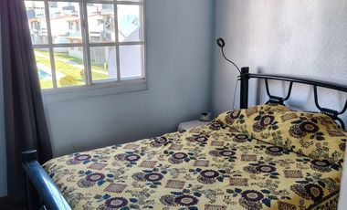 Fracc. Joyas del Marques, Casa dos niveles con alberca