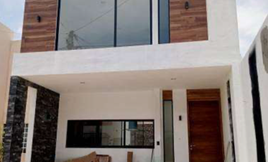 VENDO CASA EN JARDINES EL SAUZ, GUADALAJARA CERCA EXPO GUADALAJARA