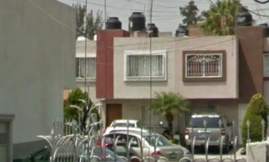 VENDO CASA EN JARDINES EL SAUZ, GUADALAJARA CERCA EXPO GUADALAJARA