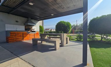 DEPTO FAMILIAR EN HUECHURABA CON ESTACIONAMIENTO