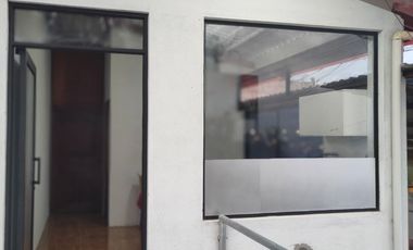 URCUQUI, VENDO CASA COLONIAL, CON LOCAL Y DOS SUITES