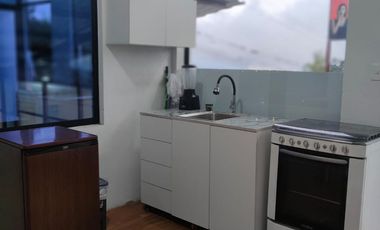 URCUQUI, VENDO CASA COLONIAL, CON LOCAL Y DOS SUITES