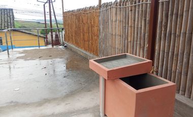 URCUQUI, VENDO CASA COLONIAL, CON LOCAL Y DOS SUITES