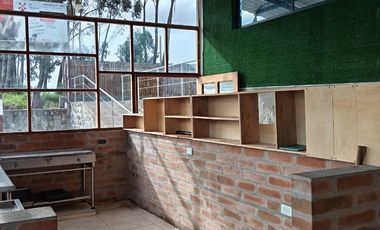 URCUQUI, VENDO CASA COLONIAL, CON LOCAL Y DOS SUITES