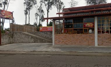 URCUQUI, VENDO CASA COLONIAL, CON LOCAL Y DOS SUITES