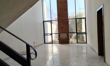 CASA EN VENTA EN CHAPALITA