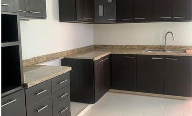 CASA EN VENTA A PIE DE CALLE CON OPCIÓN PARA ADAPTAR COMO OFICINA A UNAS CALLES DE Calzada Zavaleta PUEBLA