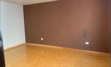CASA EN VENTA A PIE DE CALLE CON OPCIÓN PARA ADAPTAR COMO OFICINA A UNAS CALLES DE Calzada Zavaleta PUEBLA