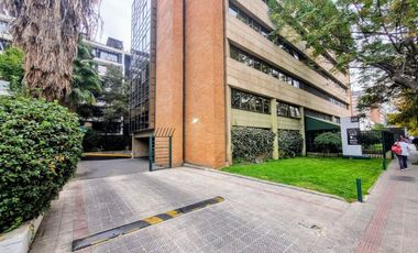 Estacionamiento Techado En Primer Piso En Providencia.