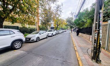 Estacionamiento Techado En Primer Piso En Providencia.