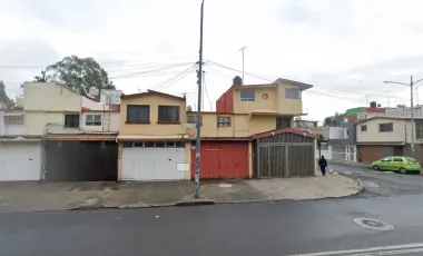 Bonita casa muy bien ubicada