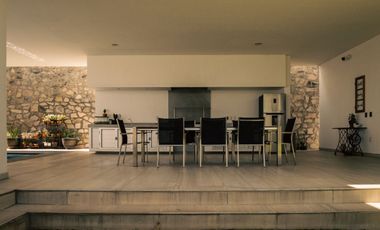 Casa en Venta, Residencia de Lujo, – El Palomar, Sección Bosques