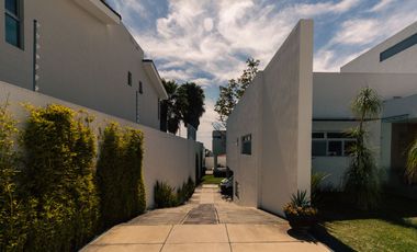 Casa en Venta, Residencia de Lujo, – El Palomar, Sección Bosques
