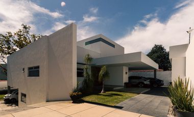 Casa en Venta, Residencia de Lujo, – El Palomar, Sección Bosques