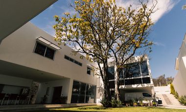 Casa en Venta, Residencia de Lujo, – El Palomar, Sección Bosques