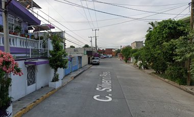 CASA EN VENTA EN LAS GRANJAS, POZA RICA-VER