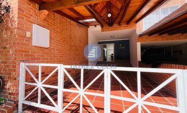 SE ARRIENDA CASA AMOBLADA EN LAGOS DEL CACIQUE