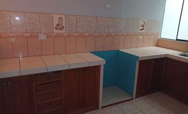 REMATO Casa-Edificio en Santa Teresa de Ávila esquina