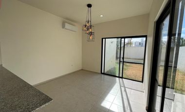 CASA CON 3 RECÁMARAS Y PISCINA EN ZENSIA RESIDENCIAL, CONKAL, MÉRIDA.