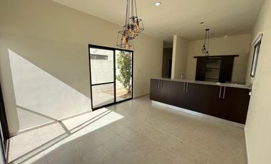 CASA CON 3 RECÁMARAS Y PISCINA EN ZENSIA RESIDENCIAL, CONKAL, MÉRIDA.