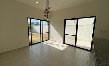 CASA CON 3 RECÁMARAS Y PISCINA EN ZENSIA RESIDENCIAL, CONKAL, MÉRIDA.