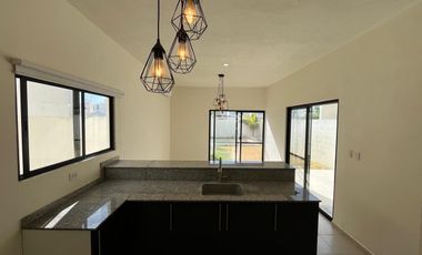CASA CON 3 RECÁMARAS Y PISCINA EN ZENSIA RESIDENCIAL, CONKAL, MÉRIDA.