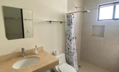 CASA CON 3 RECÁMARAS Y PISCINA EN ZENSIA RESIDENCIAL, CONKAL, MÉRIDA.
