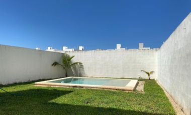 CASA CON 3 RECÁMARAS Y PISCINA EN ZENSIA RESIDENCIAL, CONKAL, MÉRIDA.