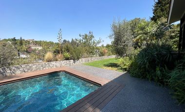 Casa en Renta de Lujo en Lomas del Valle con Alberca, Zapopan