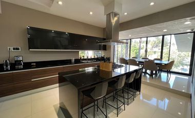 Casa en Renta de Lujo en Lomas del Valle con Alberca, Zapopan