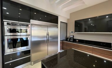 Casa en Renta de Lujo en Lomas del Valle con Alberca, Zapopan