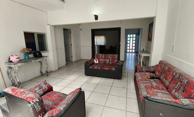 Casa en RENTA en la colonia Atlas a unos mts de Olimpica, Rio Nilo, Plaza Forum