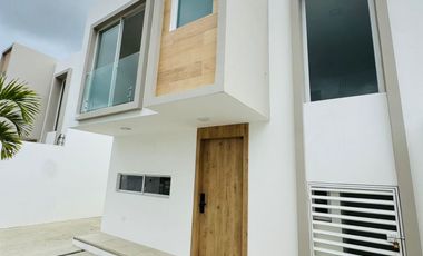 Venta de casa de 3 habitaciones en urbanización privada, Sur de Manta.