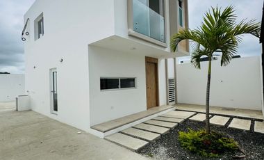 Venta de casa de 3 habitaciones en urbanización privada, Sur de Manta.