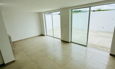 Venta de casa de 3 habitaciones en urbanización privada, Sur de Manta.
