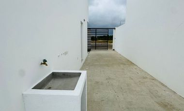 Venta de casa de 3 habitaciones en urbanización privada, Sur de Manta.