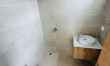 Venta de casa de 3 habitaciones en urbanización privada, Sur de Manta.