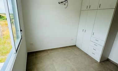 Venta de casa de 3 habitaciones en urbanización privada, Sur de Manta.