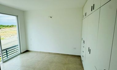 Venta de casa de 3 habitaciones en urbanización privada, Sur de Manta.