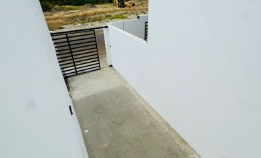 Venta de casa de 3 habitaciones en urbanización privada, Sur de Manta.