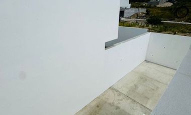 Venta de casa de 3 habitaciones en urbanización privada, Sur de Manta.