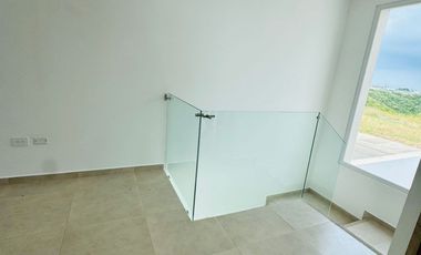 Venta de casa de 3 habitaciones en urbanización privada, Sur de Manta.