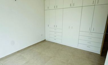Venta de casa de 3 habitaciones en urbanización privada, Sur de Manta.